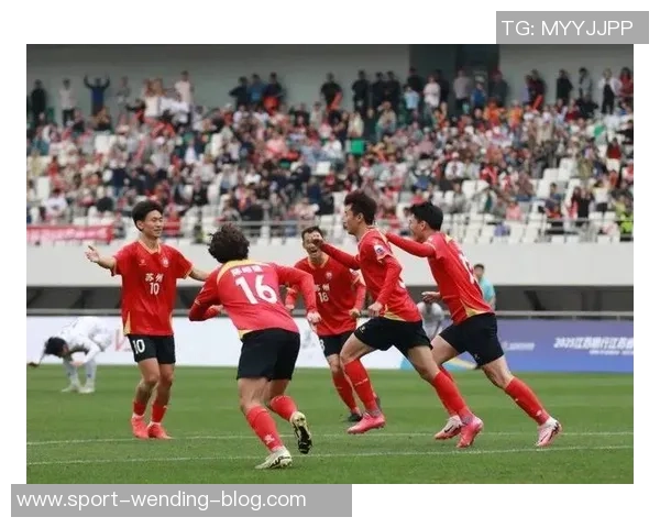 中国足球2025展望：国字号中超队外战失利苏超热潮激发民间足球热情